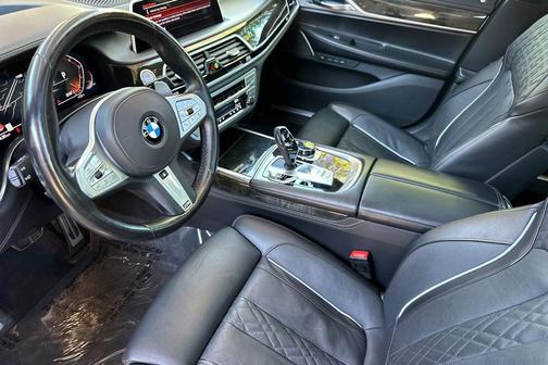 Bernina Grey Amber Effect 2021 BMW 750 i xDrive