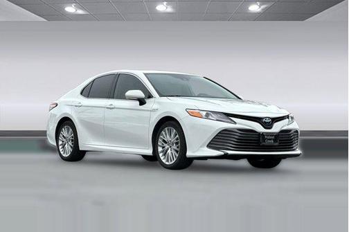 2020 Toyota Camry Hybrid XLE