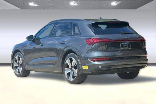 2022 Audi e-tron Premium Plus