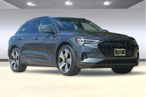 2022 Audi e-tron Premium Plus