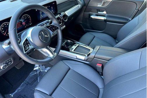 Polar White 2026 Mercedes-Benz GLB 250 Base