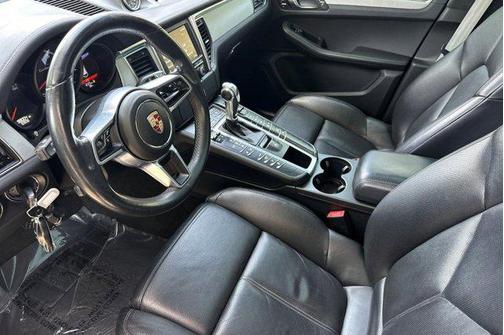 Rhodium Silver Metallic 2015 Porsche Macan Macan Turbo