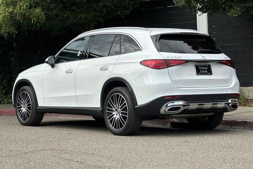 MANUFAKTUR Moonlight White Metallic 2024 Mercedes-Benz GLC 300 4MATIC