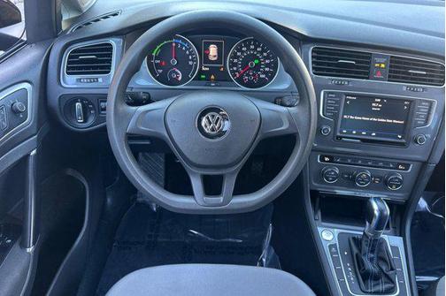 2016 Volkswagen e-Golf SE