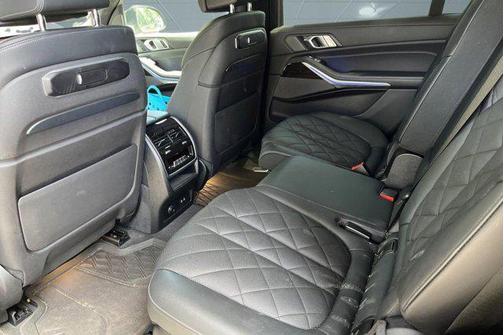 Carbon Black Metallic 2024 BMW X7 xDrive40i