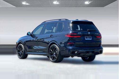 Carbon Black Metallic 2024 BMW X7 xDrive40i