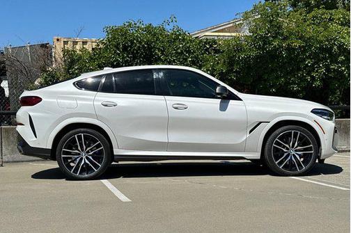 2023 BMW X6 M50i