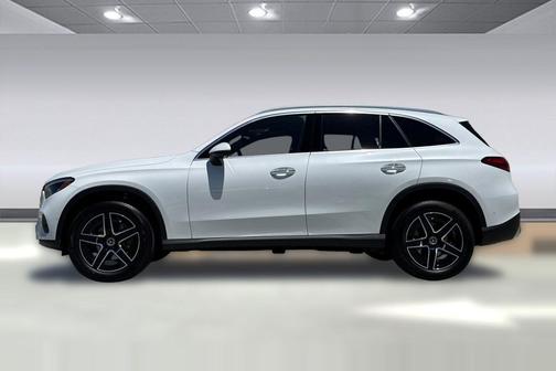 MANUFAKTUR Moonlight White Metallic 2026 Mercedes-Benz GLC 300 4MATIC