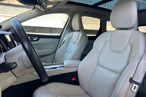 Denim Blue Metallic 2021 Volvo XC60 T5 Momentum
