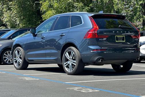 Denim Blue Metallic 2021 Volvo XC60 T5 Momentum