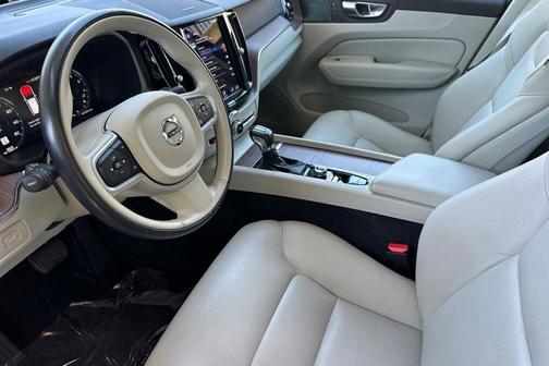 Denim Blue Metallic 2021 Volvo XC60 T5 Momentum