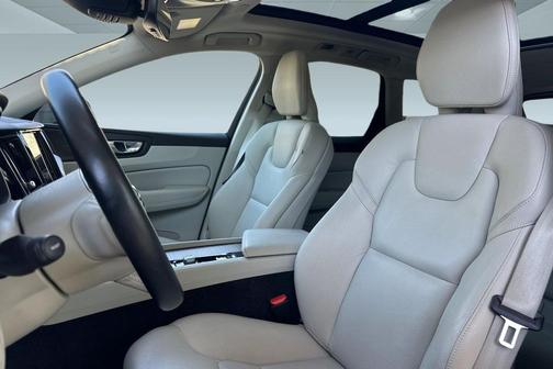 Denim Blue Metallic 2021 Volvo XC60 T5 Momentum