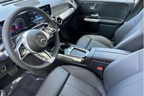 Polar White 2026 Mercedes-Benz GLB 250 Base
