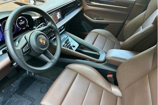 2025 Porsche Macan 4