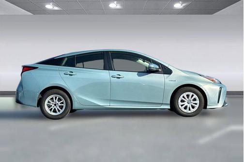 2022 Toyota Prius LE
