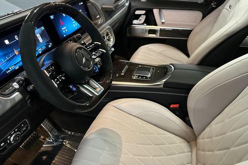 MANUFAKTUR Dark Olive Green Magno 2026 Mercedes-Benz AMG G 63 AMG G 63
