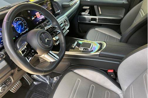 Obsidian Black Metallic 2025 Mercedes-Benz G-Class G 580e