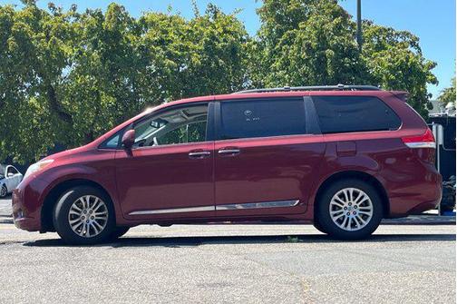 2013 Toyota Sienna XLE