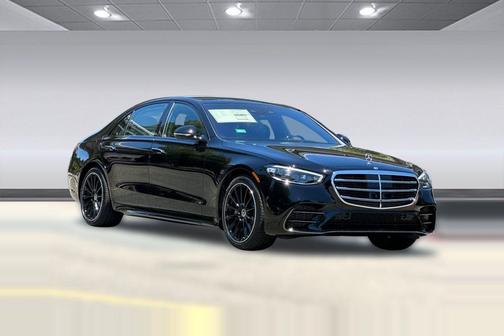 Solid colour plain black 2026 Mercedes-Benz S-Class S 580e 4MATIC