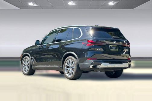 Black Sapphire Metallic 2024 BMW X5 xDrive40i