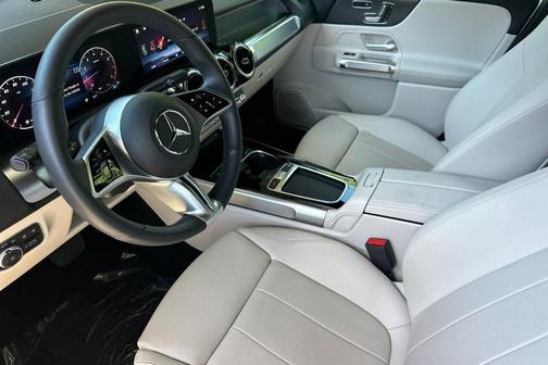 Polar White 2026 Mercedes-Benz GLB 250 Base
