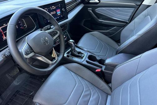 Deep Black Pearl 2025 Volkswagen Jetta 1.5T SEL
