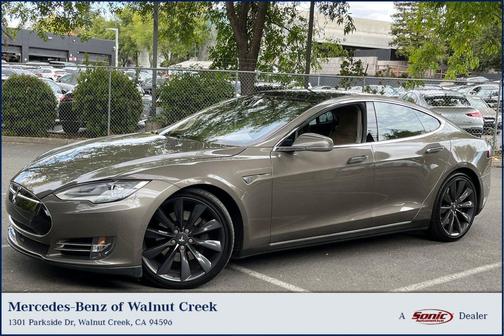 Gold 2015 Tesla Model S 85D