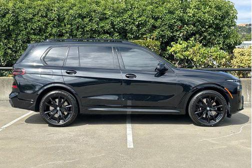 2024 BMW X7 M60i