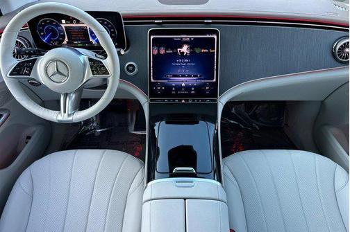 Polar White 2026 Mercedes-Benz EQE 320 320