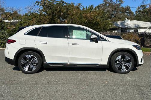 Polar White 2026 Mercedes-Benz EQE 320 320