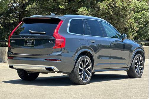 2021 Volvo XC90 T6 Momentum