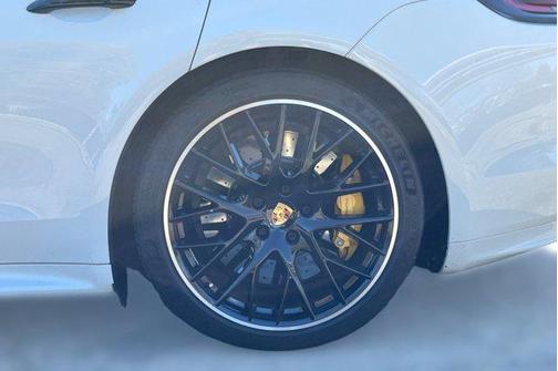 2019 Porsche Panamera GTS