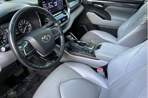 2021 Toyota Highlander Platinum
