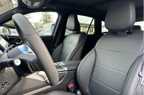 2026 Mercedes-Benz GLC 300 Base