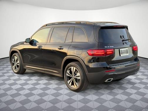 Night Black 2026 Mercedes-Benz GLB 250 4MATIC