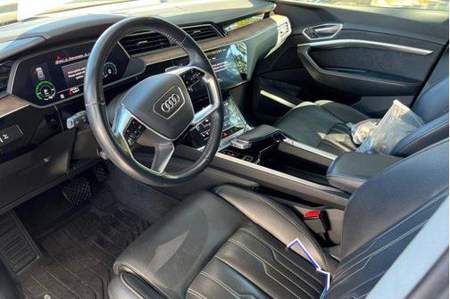 2019 Audi e-tron Premium Plus