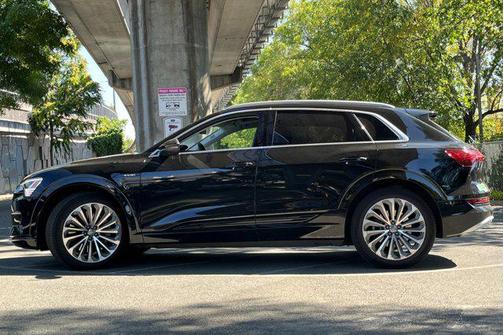 2019 Audi e-tron Premium Plus