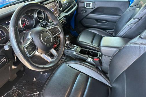 Hydro Blue Pearlcoat 2022 Jeep Wrangler Unlimited Rubicon 392