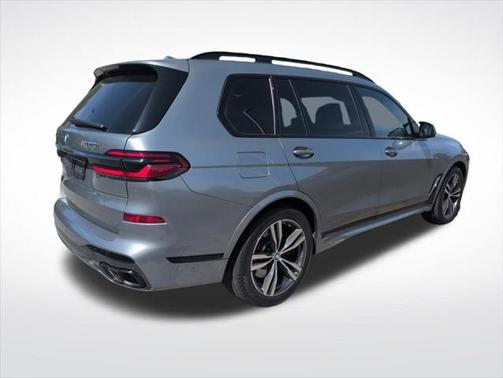 2024 BMW X7 M60i
