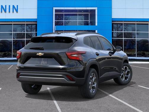 Mosaic Black Metallic 2026 Chevrolet Trax LT