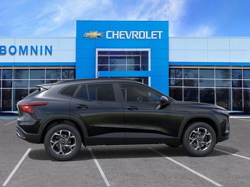 Mosaic Black Metallic 2026 Chevrolet Trax LT
