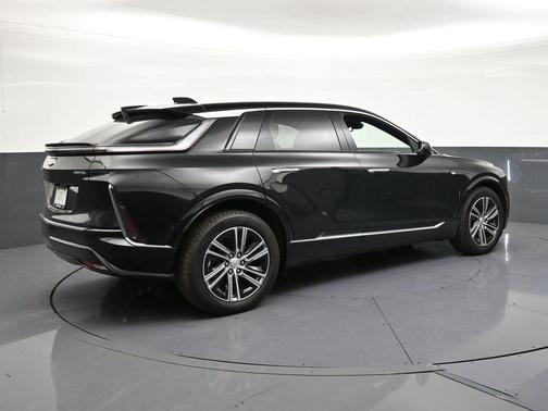 Stellar Black Metallic 2025 Cadillac LYRIQ Luxury