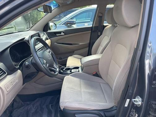 2021 Hyundai TUCSON SE