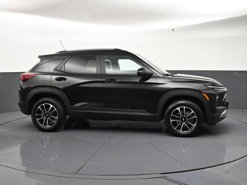 Mosaic Black Metallic 2025 Chevrolet Trailblazer LT