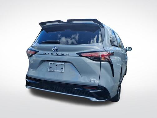 2023 Toyota Sienna XSE 7 Passenger