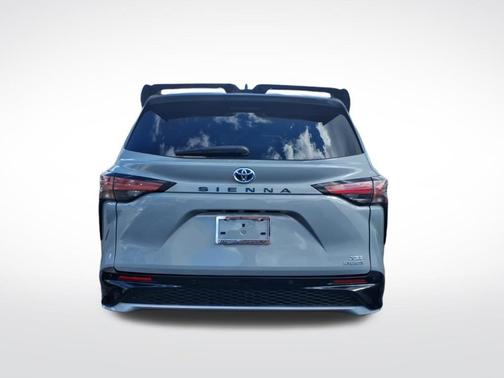 2023 Toyota Sienna XSE 7 Passenger