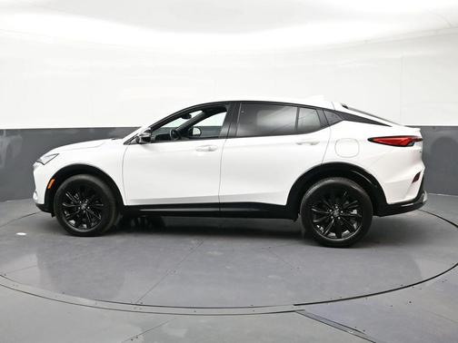Summit White 2024 Buick Envista Sport Touring FWD