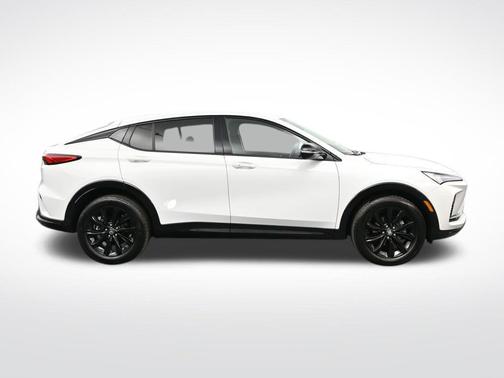 Summit White 2024 Buick Envista Sport Touring FWD