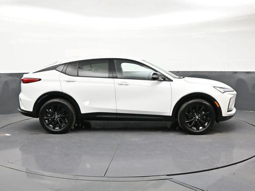 Summit White 2024 Buick Envista Sport Touring FWD