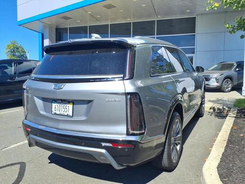 Argent Silver Metallic 2026 Cadillac VISTIQ Luxury